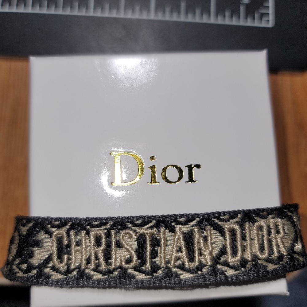 Dior friendship bracelet